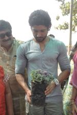 Farhan Akhtar plants a tree with Shaina NC in  Mumbai on 19th Jan 2012(68).jpg